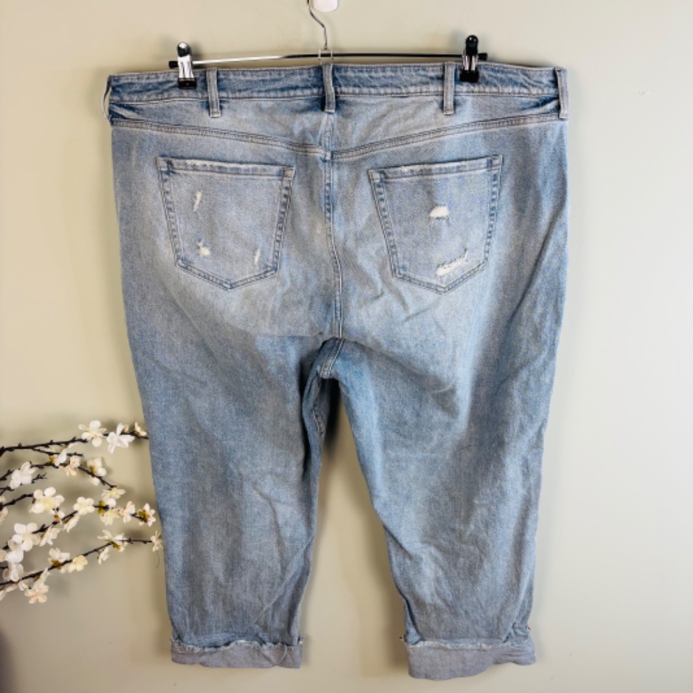 Torrid Button Fly Distressed Boyfriend Crop Jean Size 24T - Picture 4 of 4